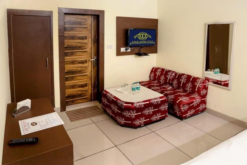 Airport Hotel Edge Home Stay Nowe Delhi Zewnętrze zdjęcie
