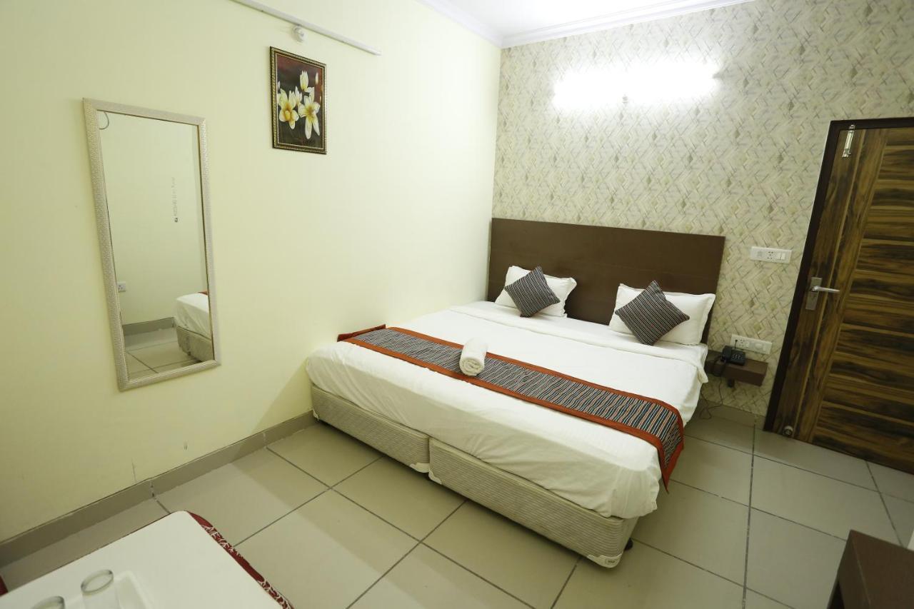 Airport Hotel Edge Home Stay Nowe Delhi Zewnętrze zdjęcie